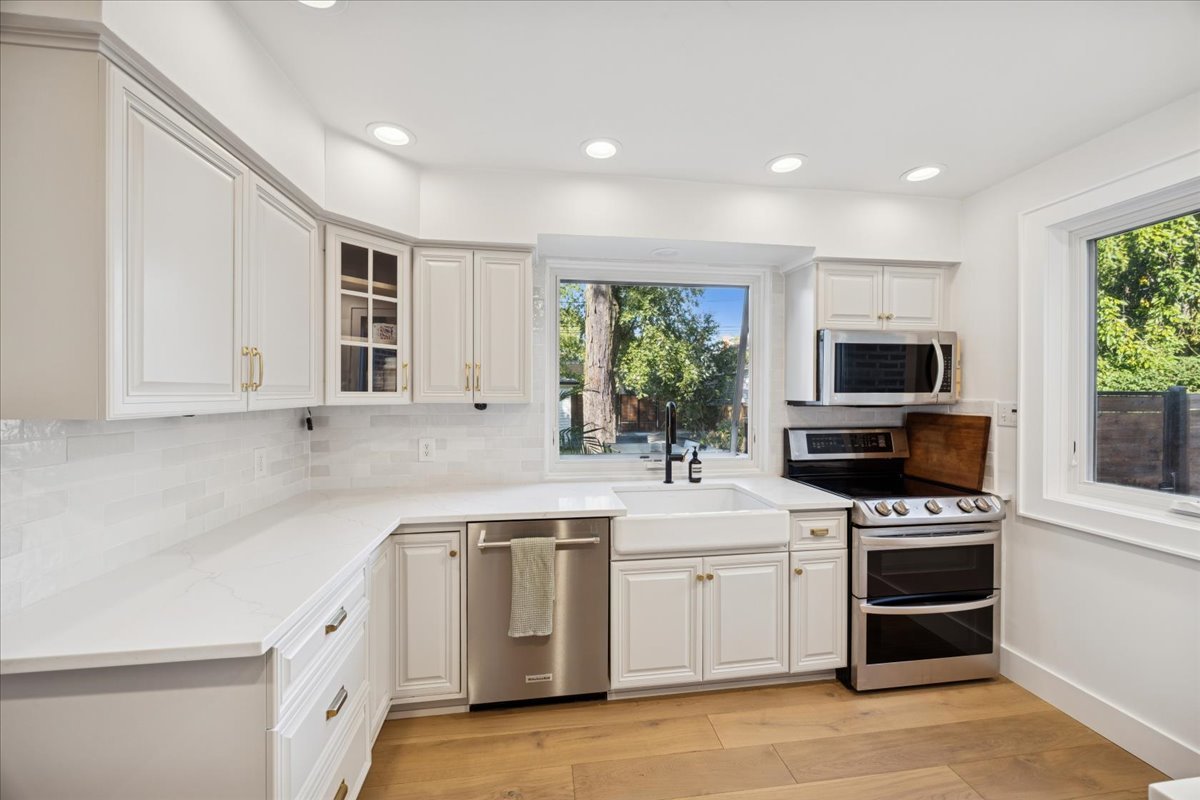 9646 S Leavitt Street, Chicago, IL 60643