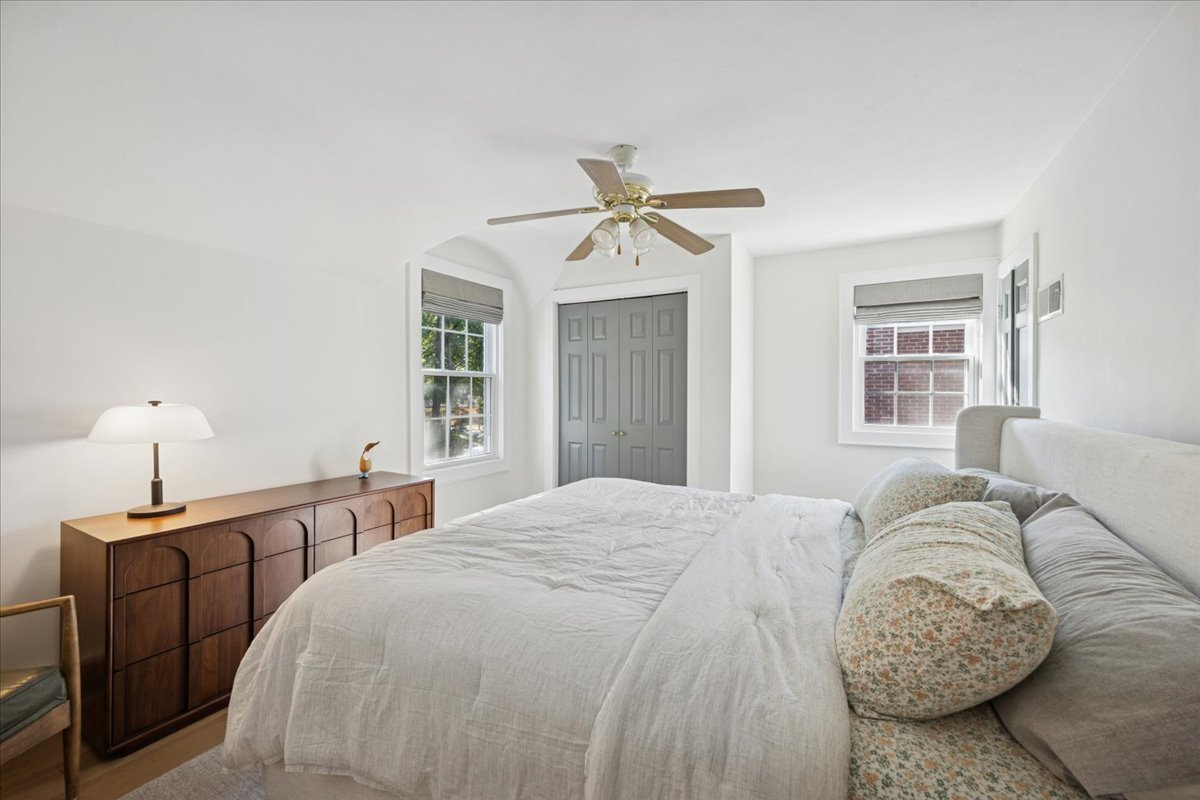 9646 S Leavitt Street, Chicago, IL 60643