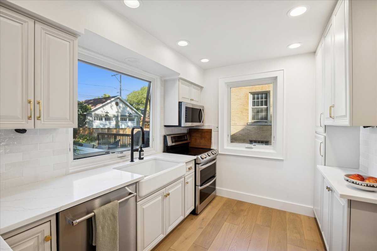 9646 S Leavitt Street, Chicago, IL 60643