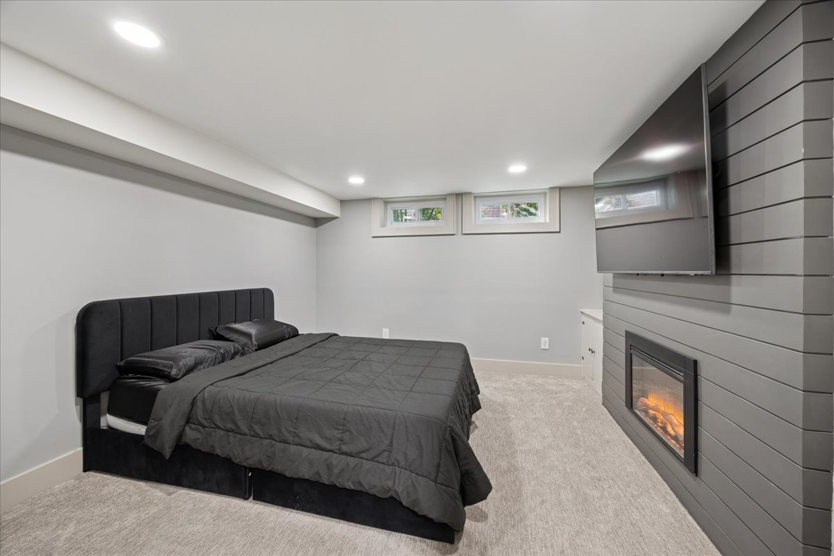 9646 S Leavitt Street, Chicago, IL 60643