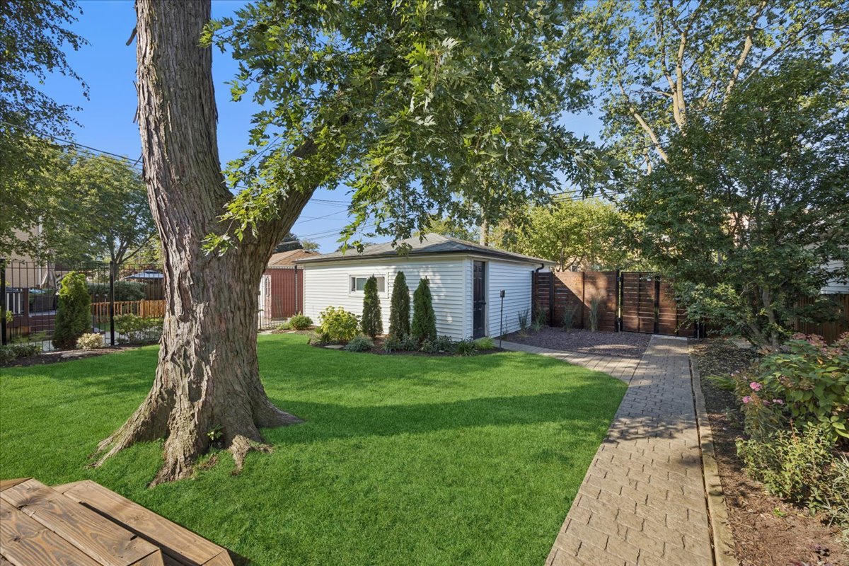 9646 S Leavitt Street, Chicago, IL 60643