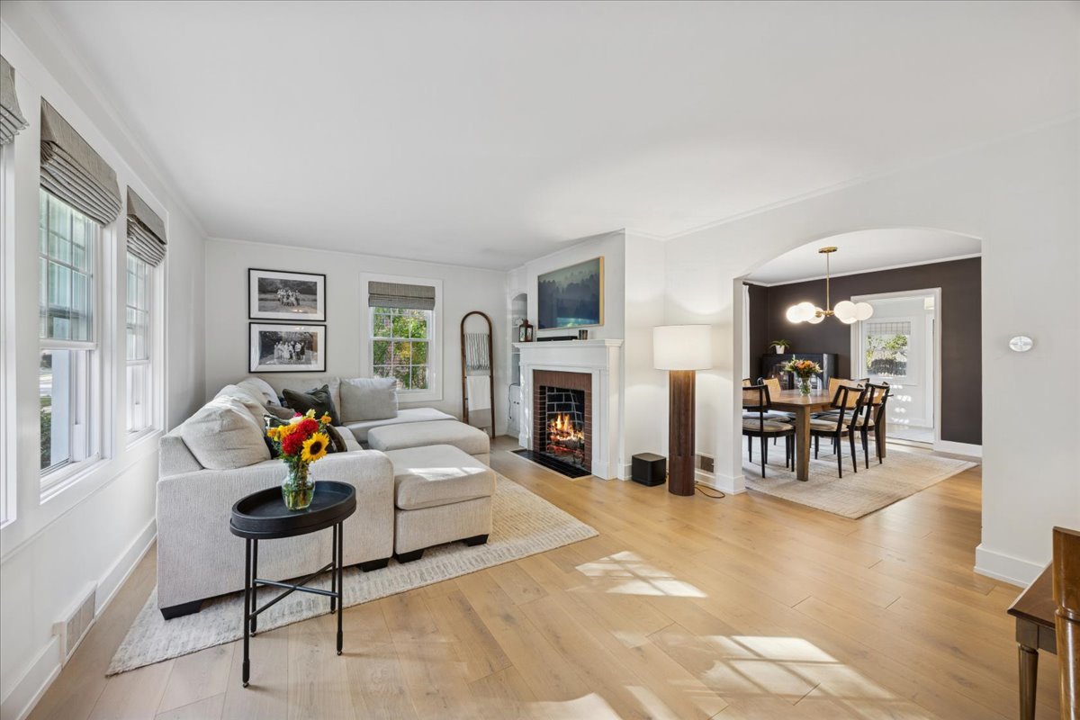 9646 S Leavitt Street, Chicago, IL 60643