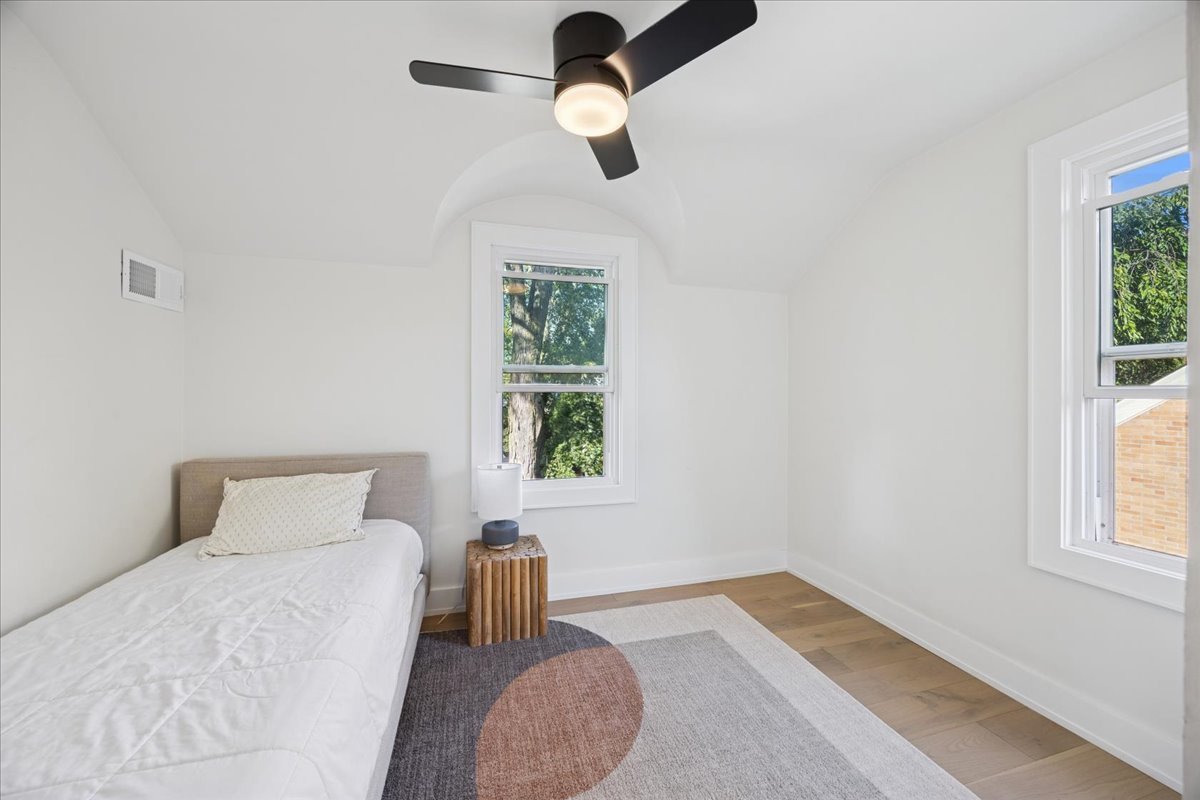 9646 S Leavitt Street, Chicago, IL 60643