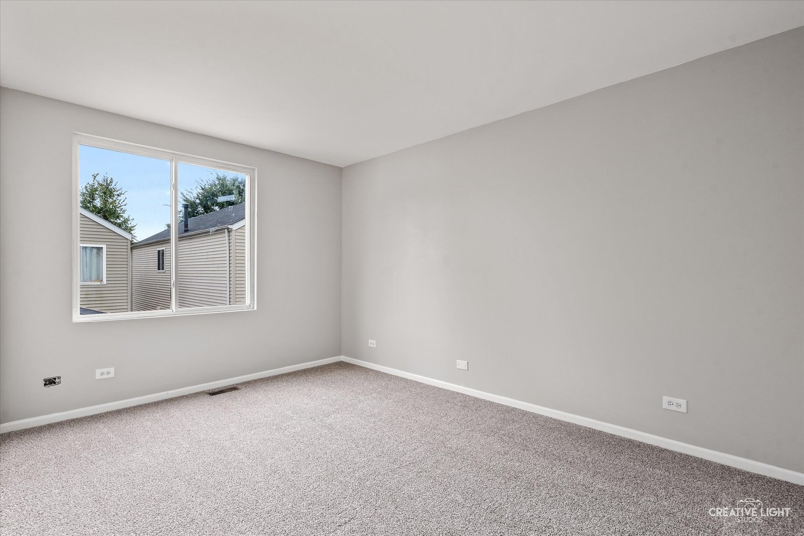 911 Symphony Drive, Aurora, IL 60504