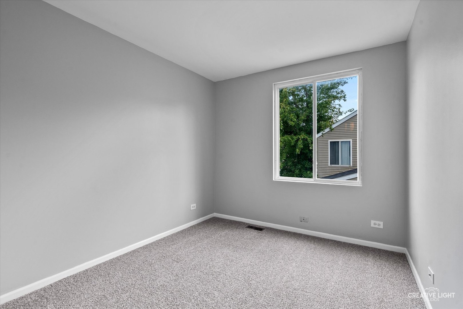 911 Symphony Drive, Aurora, IL 60504