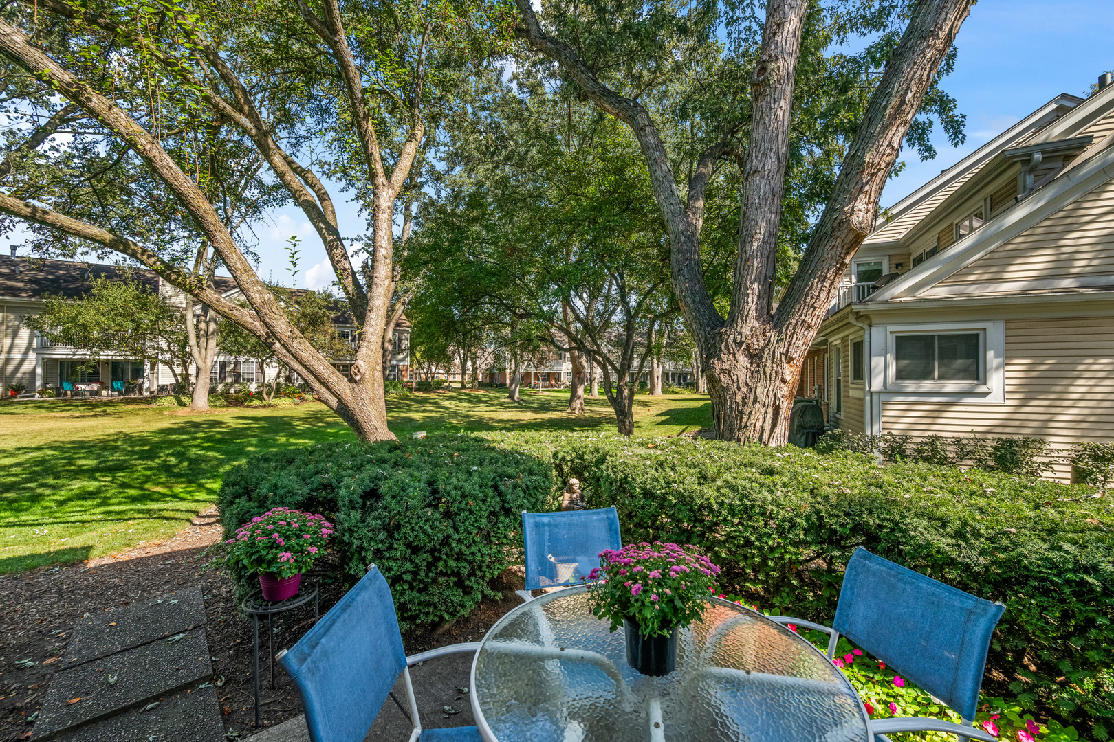 212 Country Club Drive, Prospect Heights, IL 60070