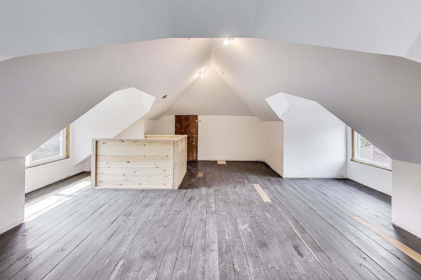 713 S 4th Street, Aurora, IL 60505