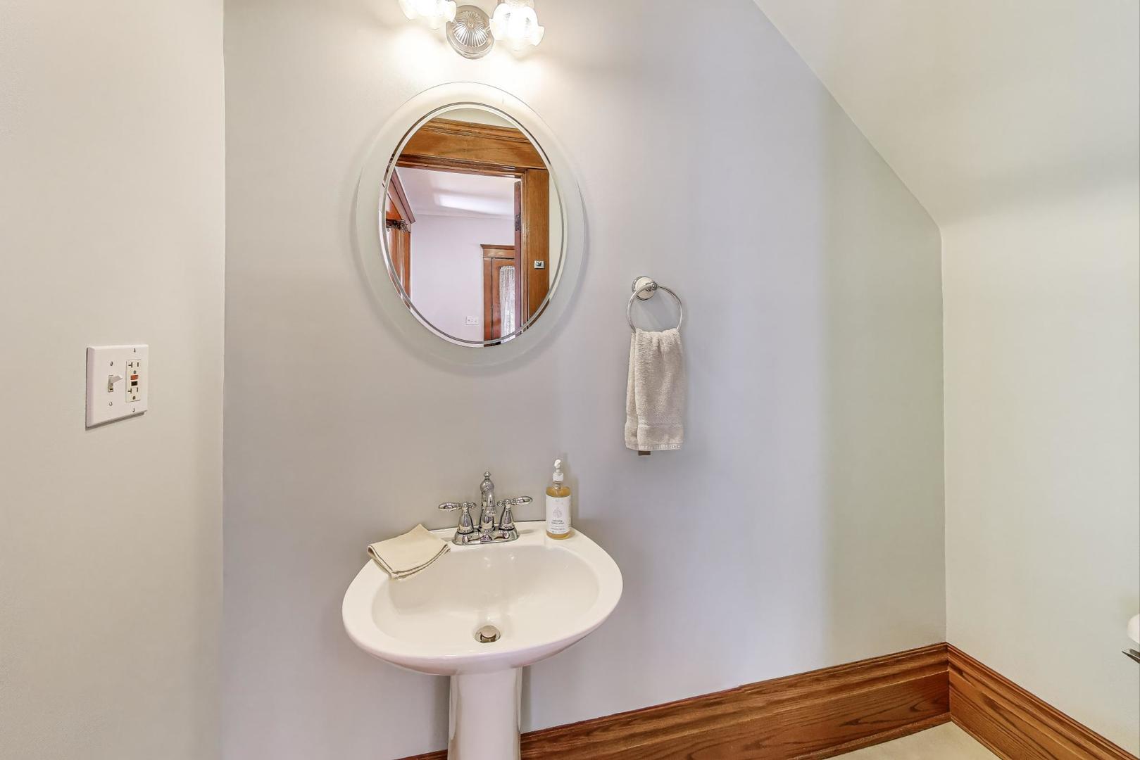 713 S 4th Street, Aurora, IL 60505