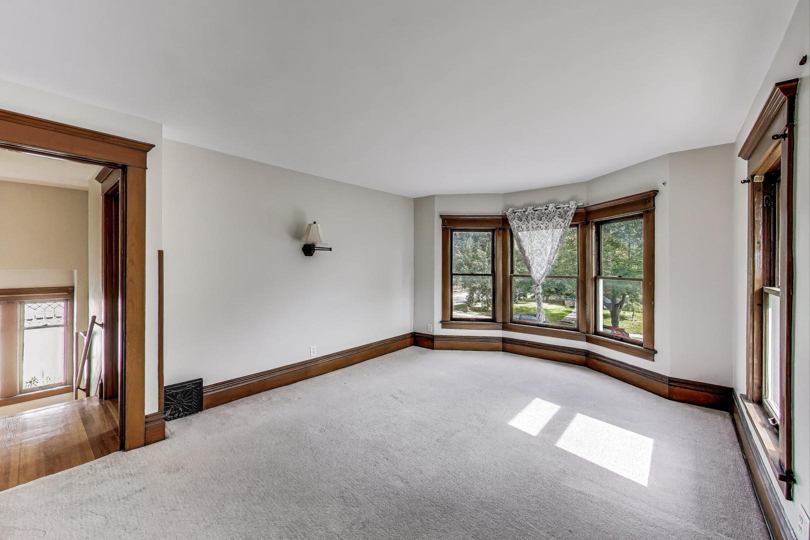 713 S 4th Street, Aurora, IL 60505