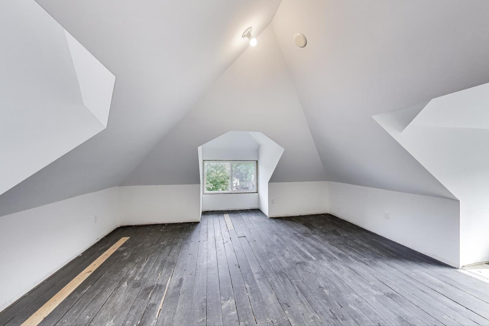 713 S 4th Street, Aurora, IL 60505