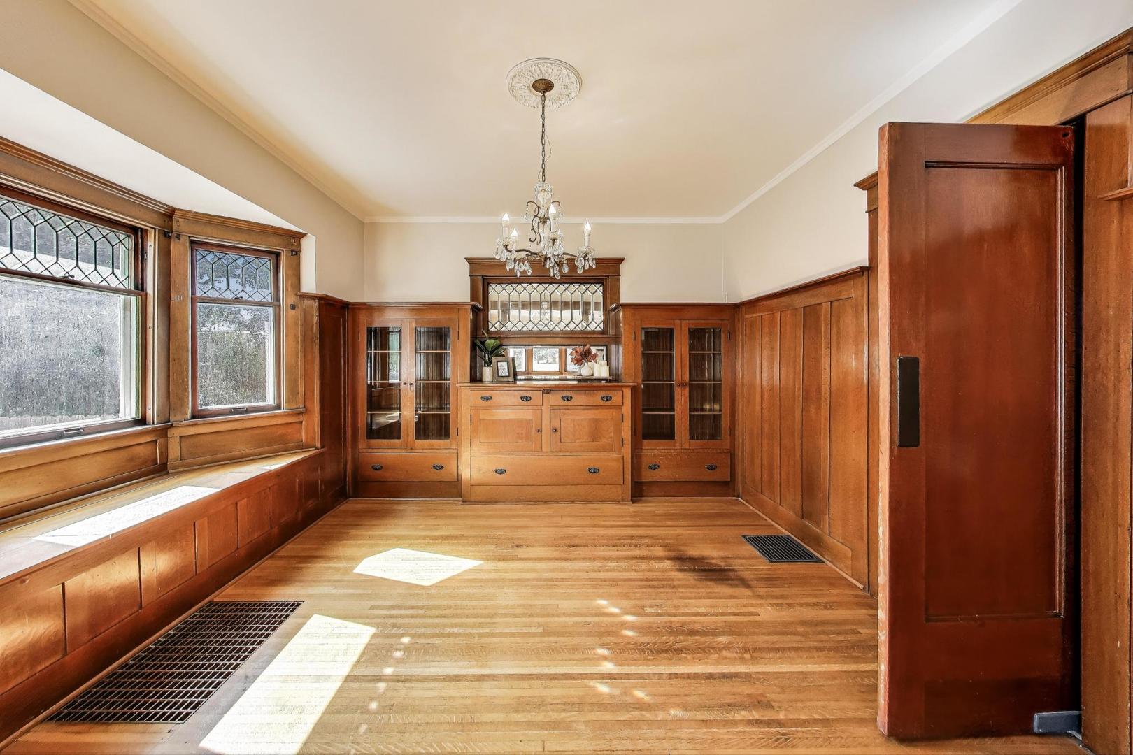 713 S 4th Street, Aurora, IL 60505