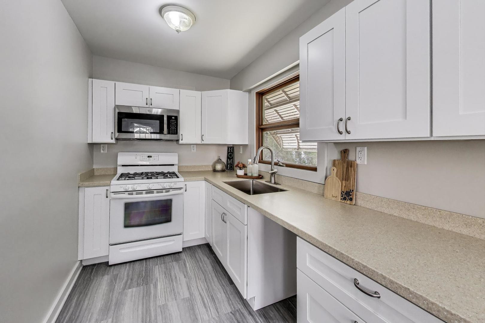 713 S 4th Street, Aurora, IL 60505