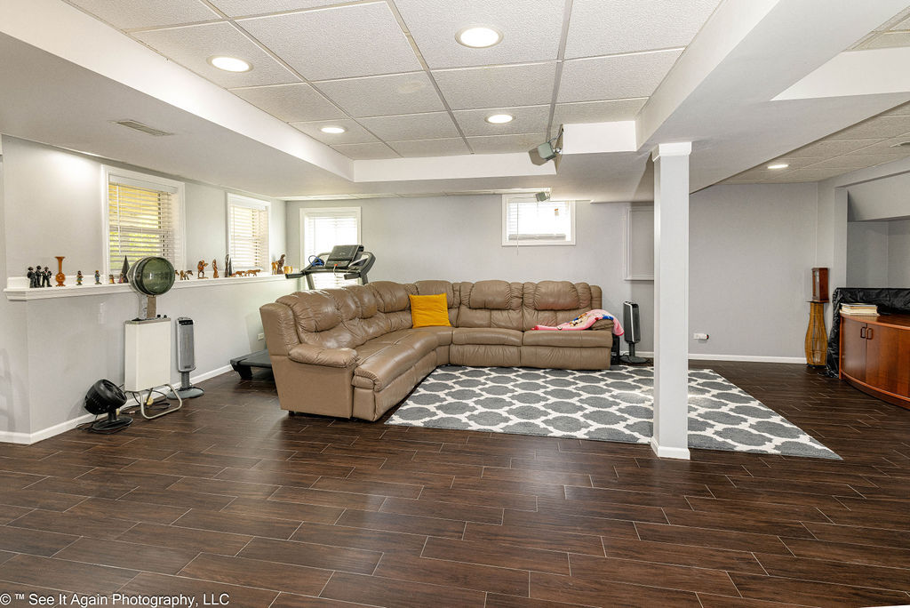 1705 Seward Street, Roselle, IL 60172