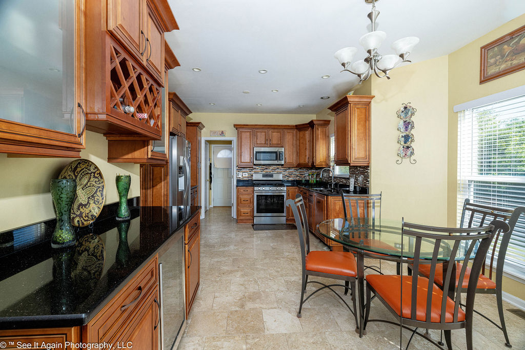 1705 Seward Street, Roselle, IL 60172