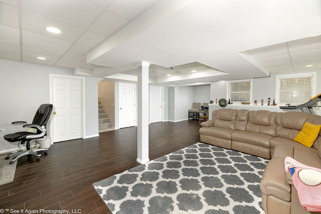 1705 Seward Street, Roselle, IL 60172