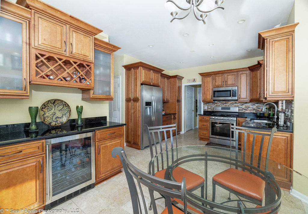 1705 Seward Street, Roselle, IL 60172