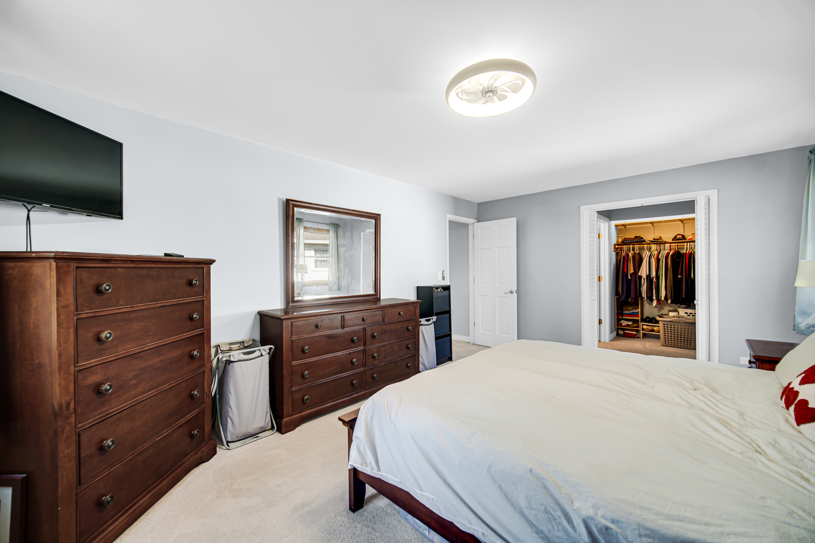 1028 W Park Place Drive, Bartlett, IL 60103