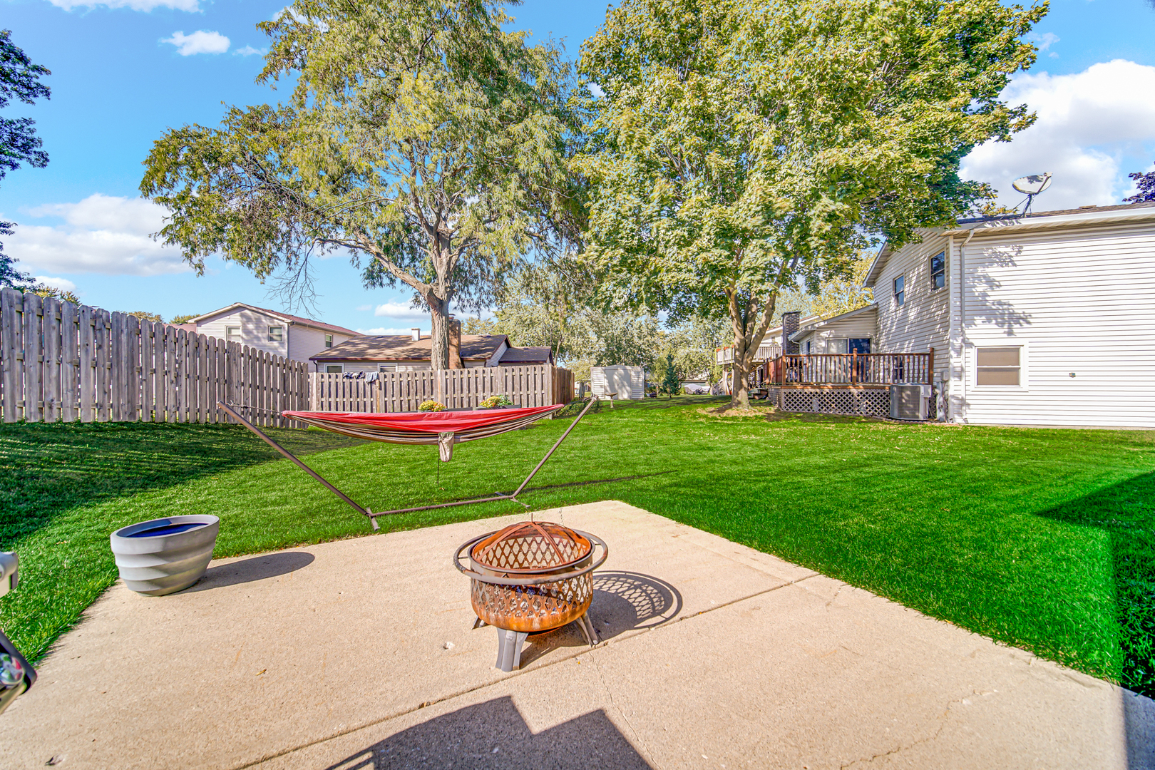 1028 W Park Place Drive, Bartlett, IL 60103
