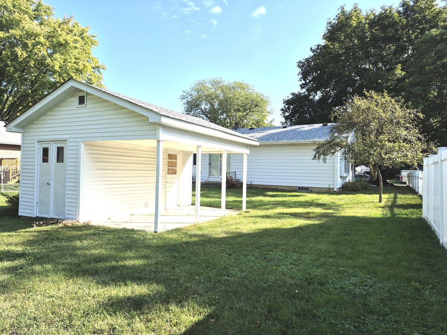 131 E Jackson Street, Oswego, IL 60543