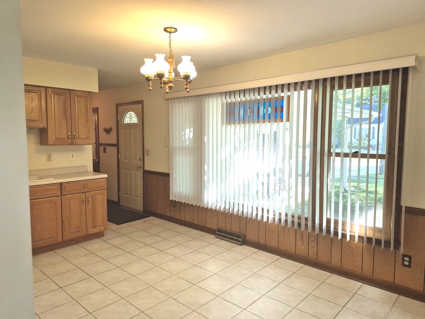 131 E Jackson Street, Oswego, IL 60543