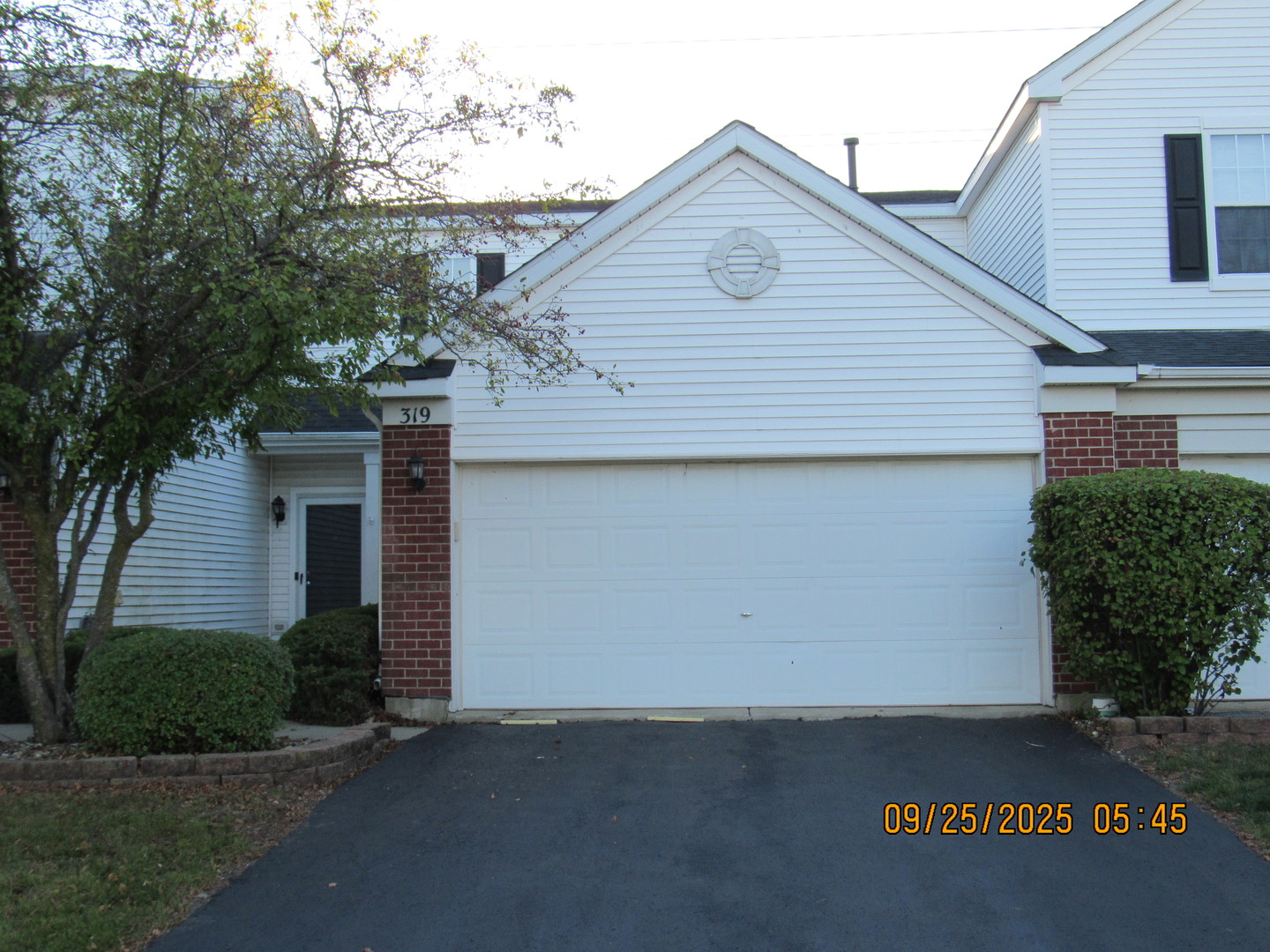 319 Parkside Drive, Shorewood, IL 60404