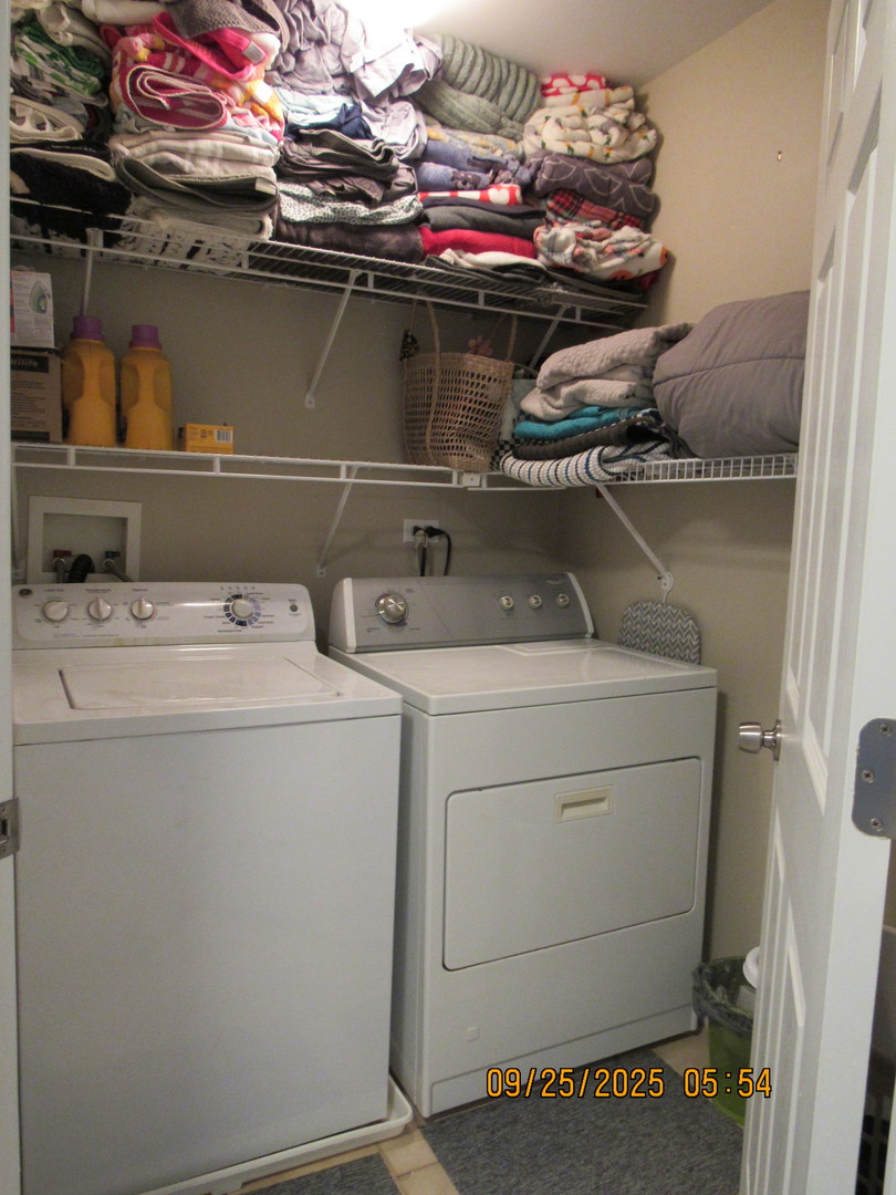 319 Parkside Drive, Shorewood, IL 60404