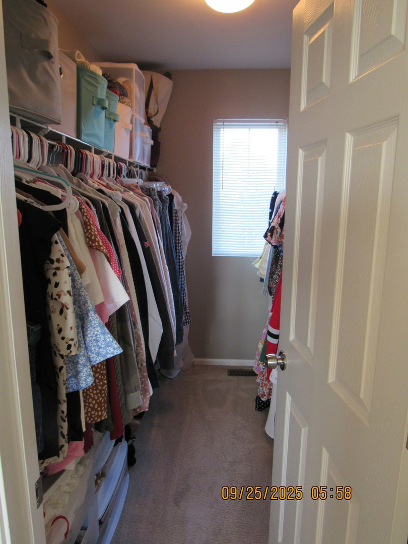 319 Parkside Drive, Shorewood, IL 60404