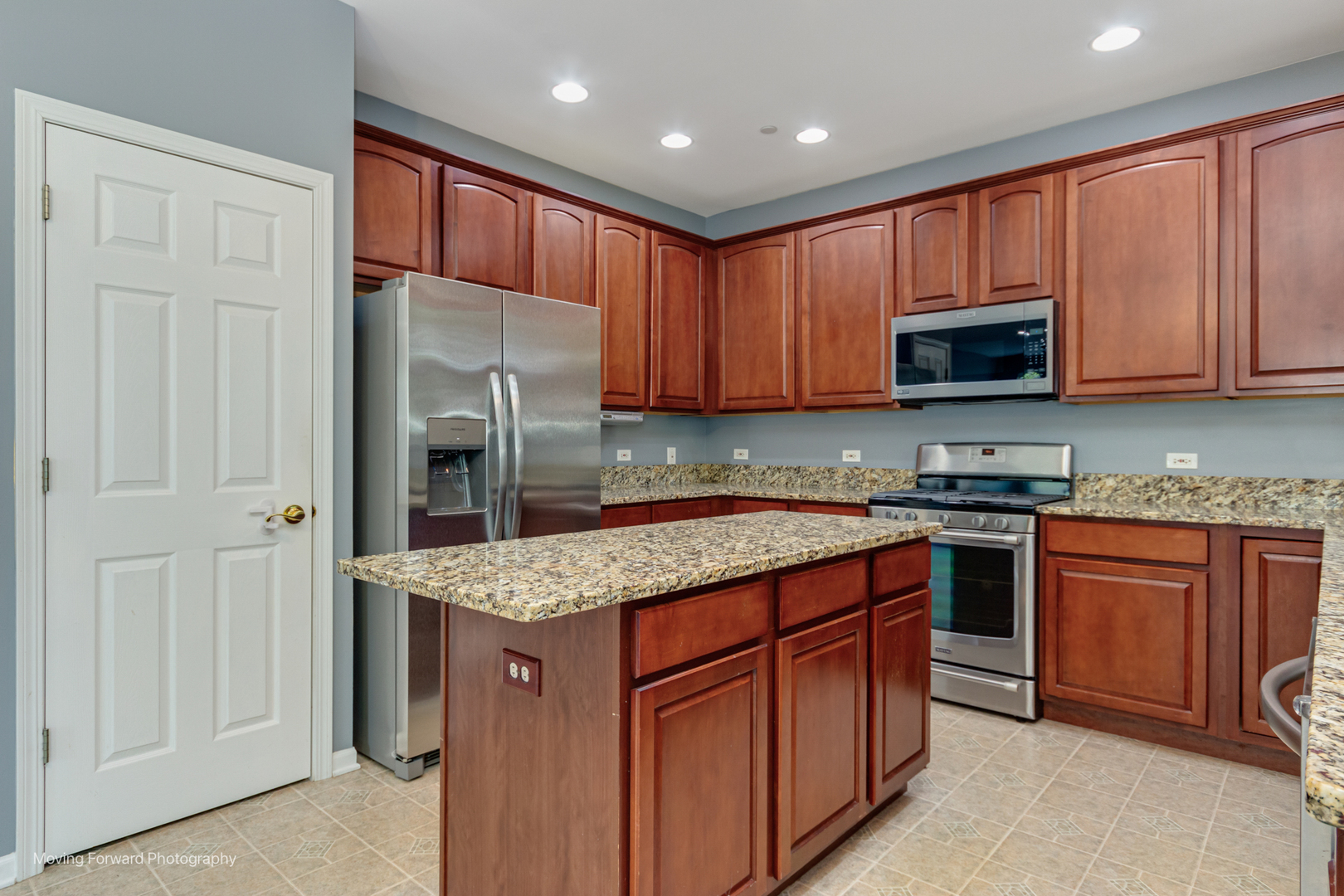 6074 Frank Drive, Hoffman Estates, IL 60192