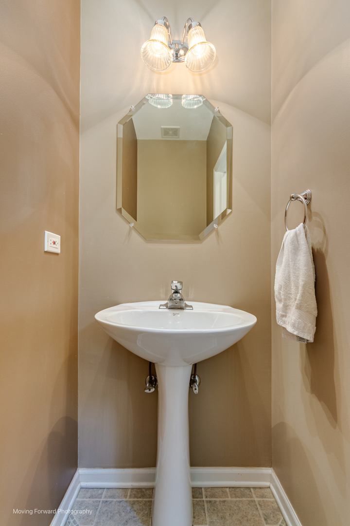 6074 Frank Drive, Hoffman Estates, IL 60192