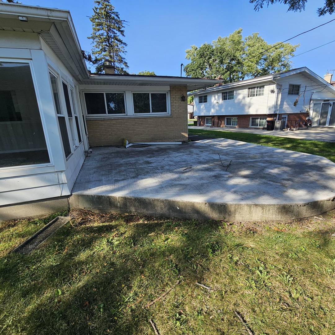 1291 Phoenix Drive, Des Plaines, IL 60018