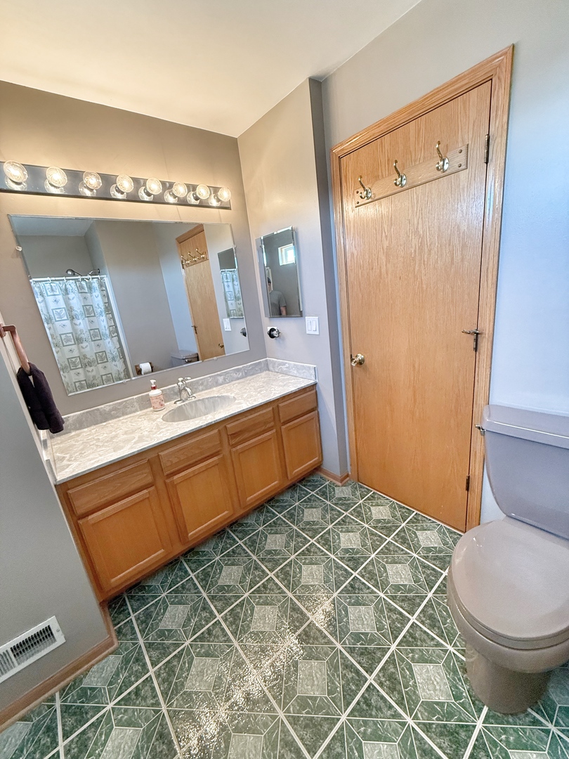 8416 Stratford Drive, Tinley Park, IL 60487