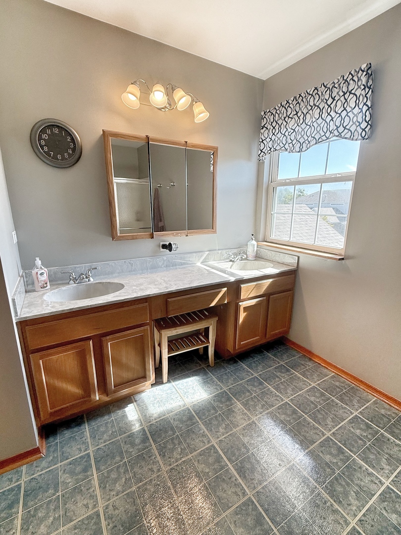 8416 Stratford Drive, Tinley Park, IL 60487