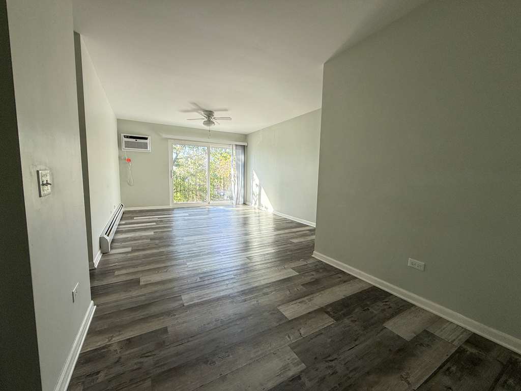 15B E Dundee Quarter Drive #303, Palatine, IL 60074