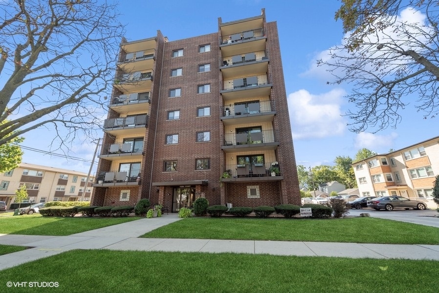 1491 Ashland Avenue #3NW, Des Plaines, IL 60016