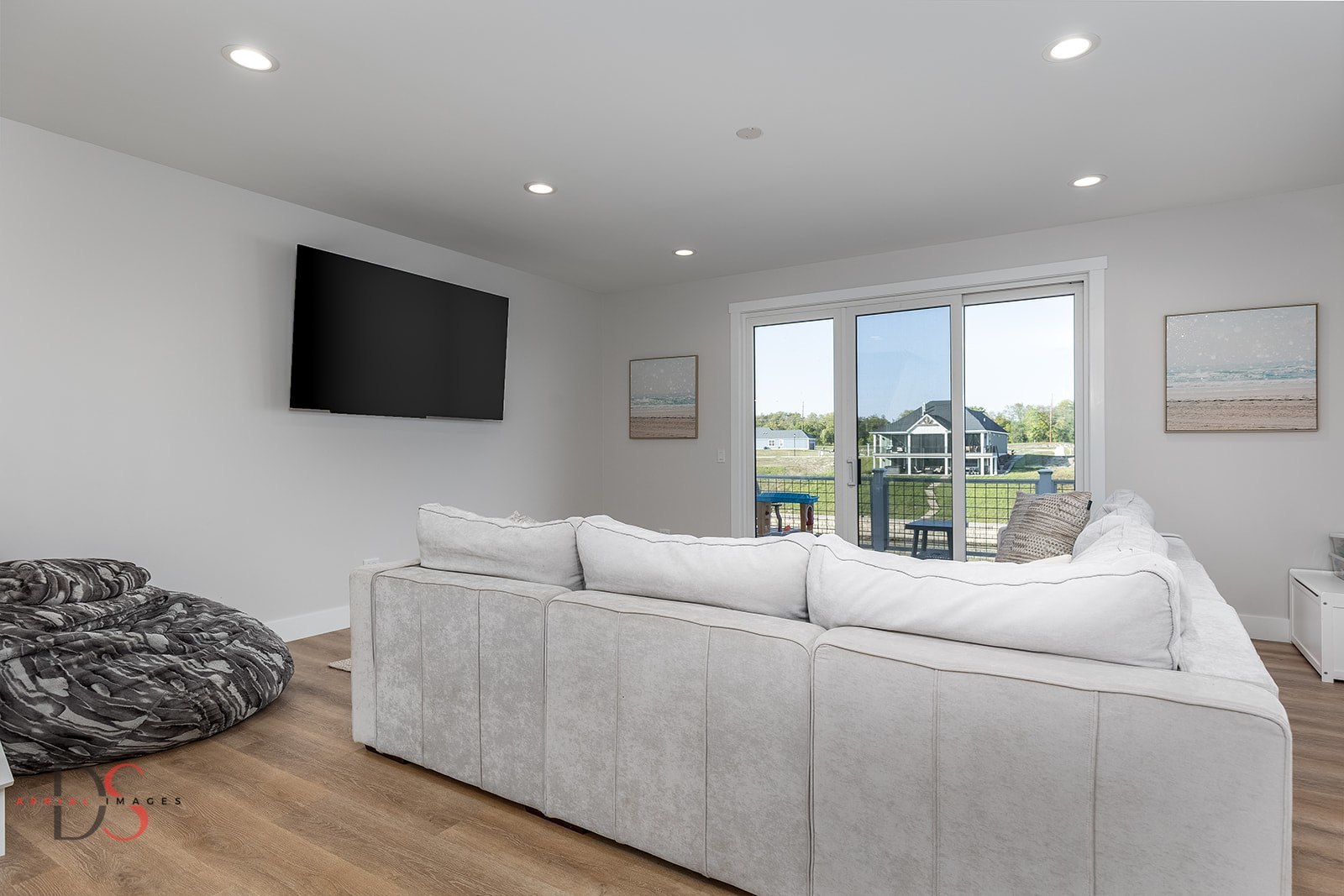 40 Waterside Way, Ottawa, IL 61350