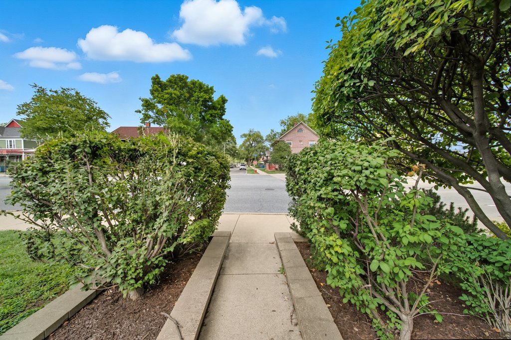 2429 W 127th Street #2E, Blue Island, IL 60406