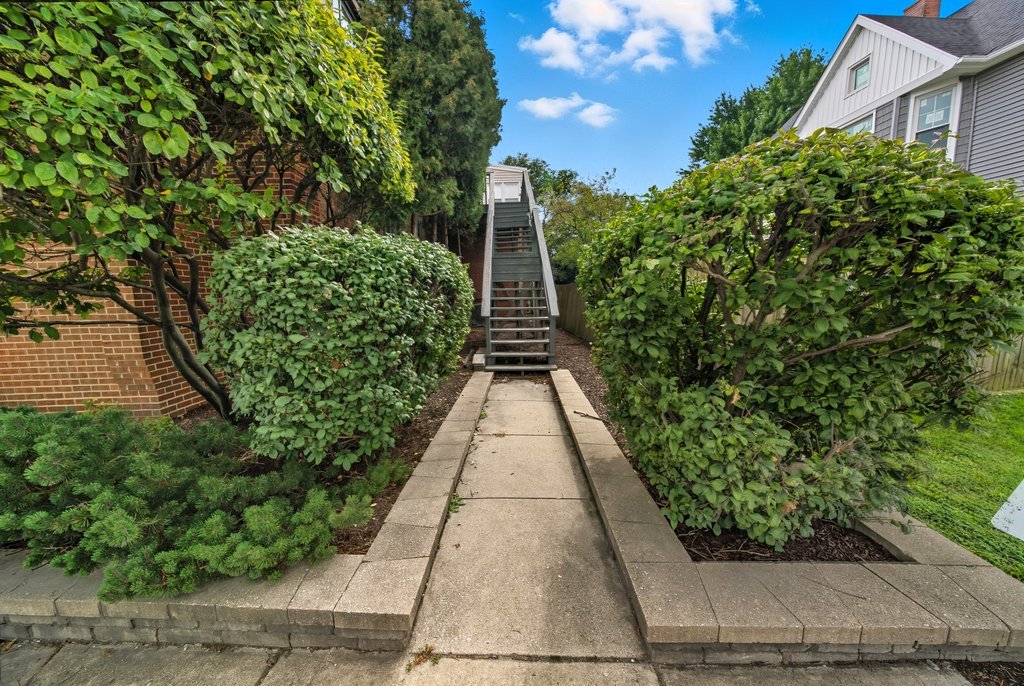 2429 W 127th Street #2E, Blue Island, IL 60406