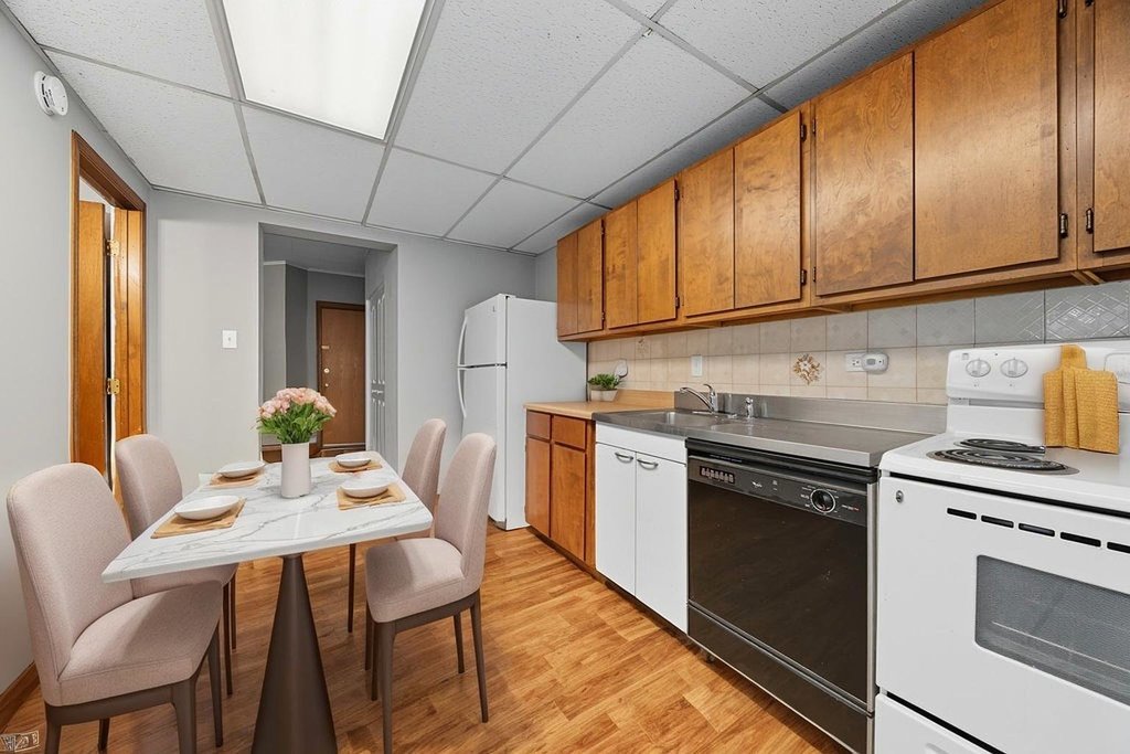 2429 W 127th Street #2E, Blue Island, IL 60406