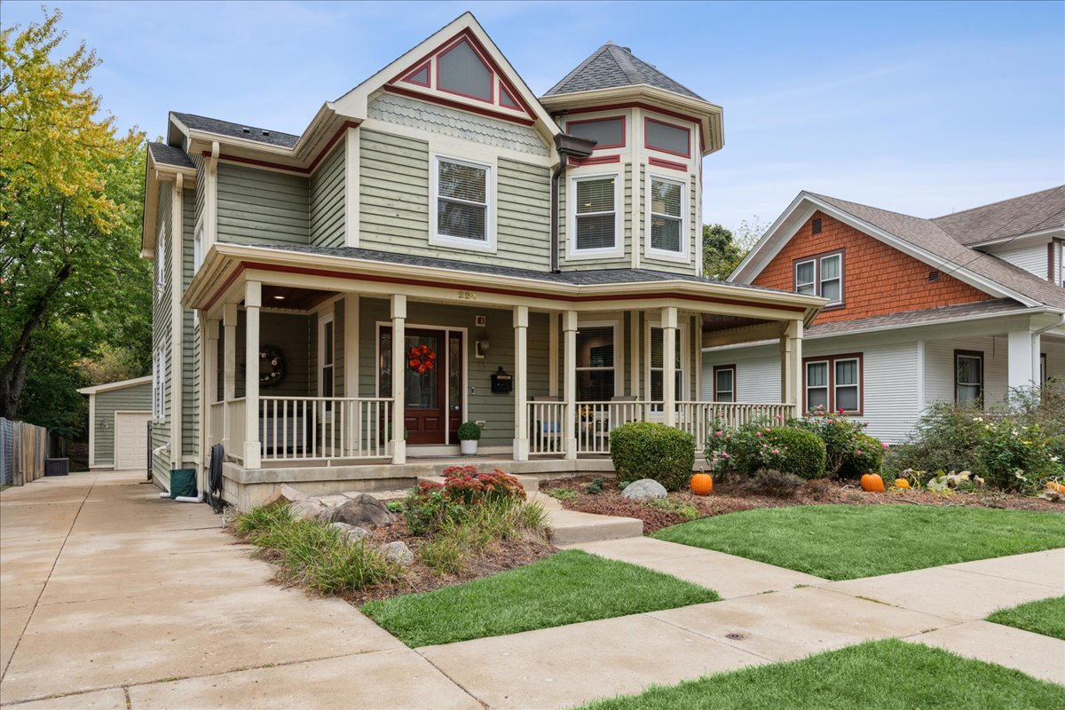 224 Newberry Avenue, Libertyville, IL 60048