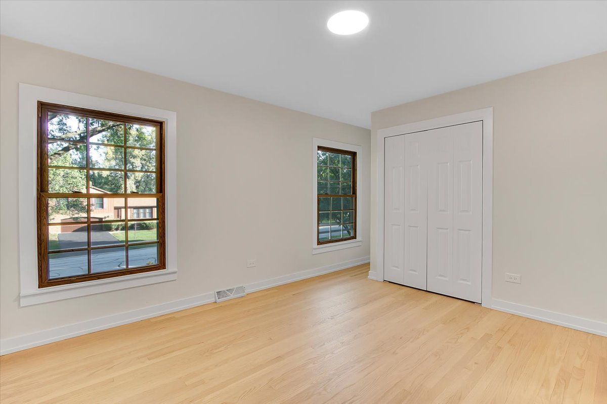 205 White Fawn Trail, Downers Grove, IL 60516