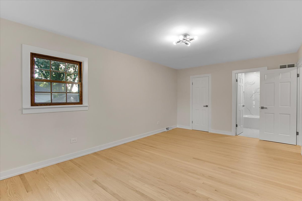 205 White Fawn Trail, Downers Grove, IL 60516