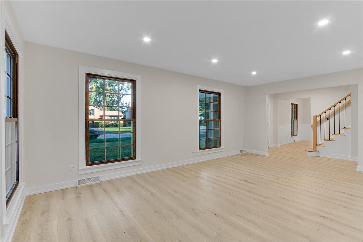 205 White Fawn Trail, Downers Grove, IL 60516