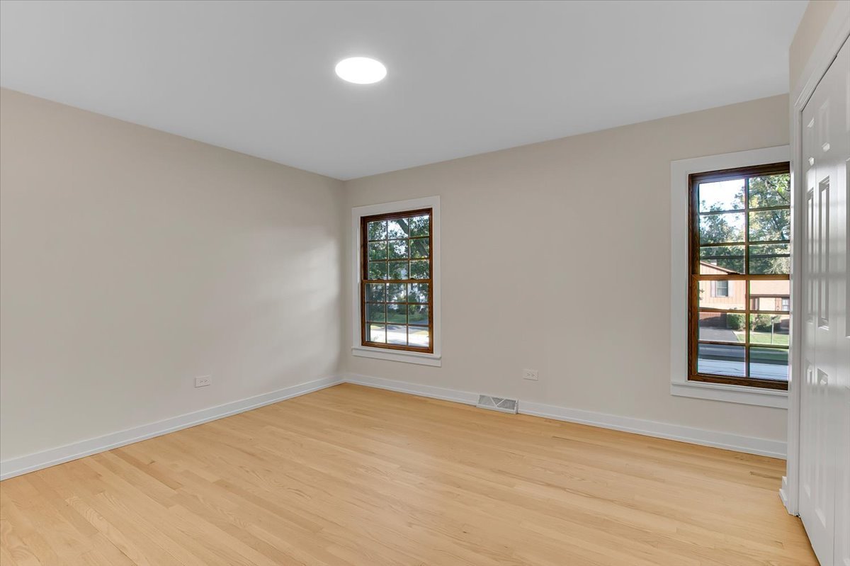 205 White Fawn Trail, Downers Grove, IL 60516