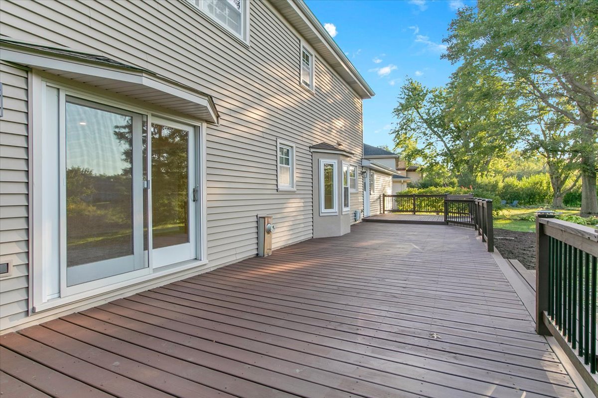 205 White Fawn Trail, Downers Grove, IL 60516