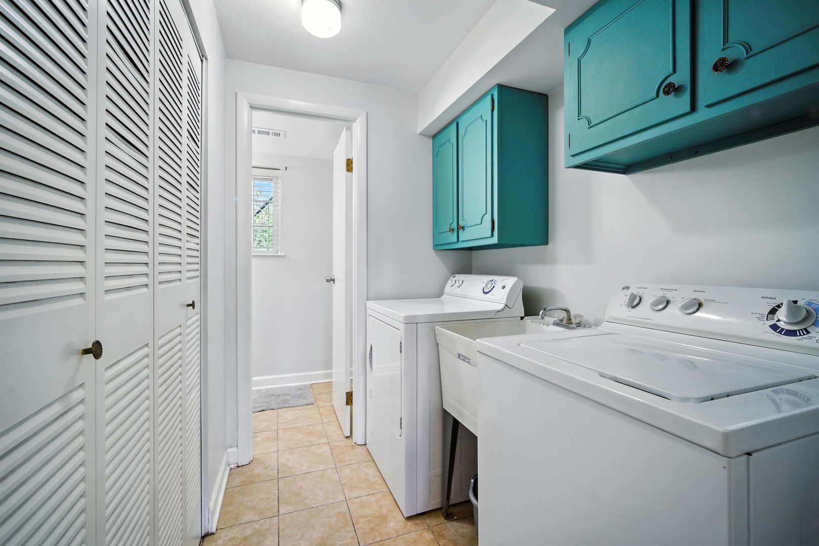 908 Jeffery Court, Schaumburg, IL 60193