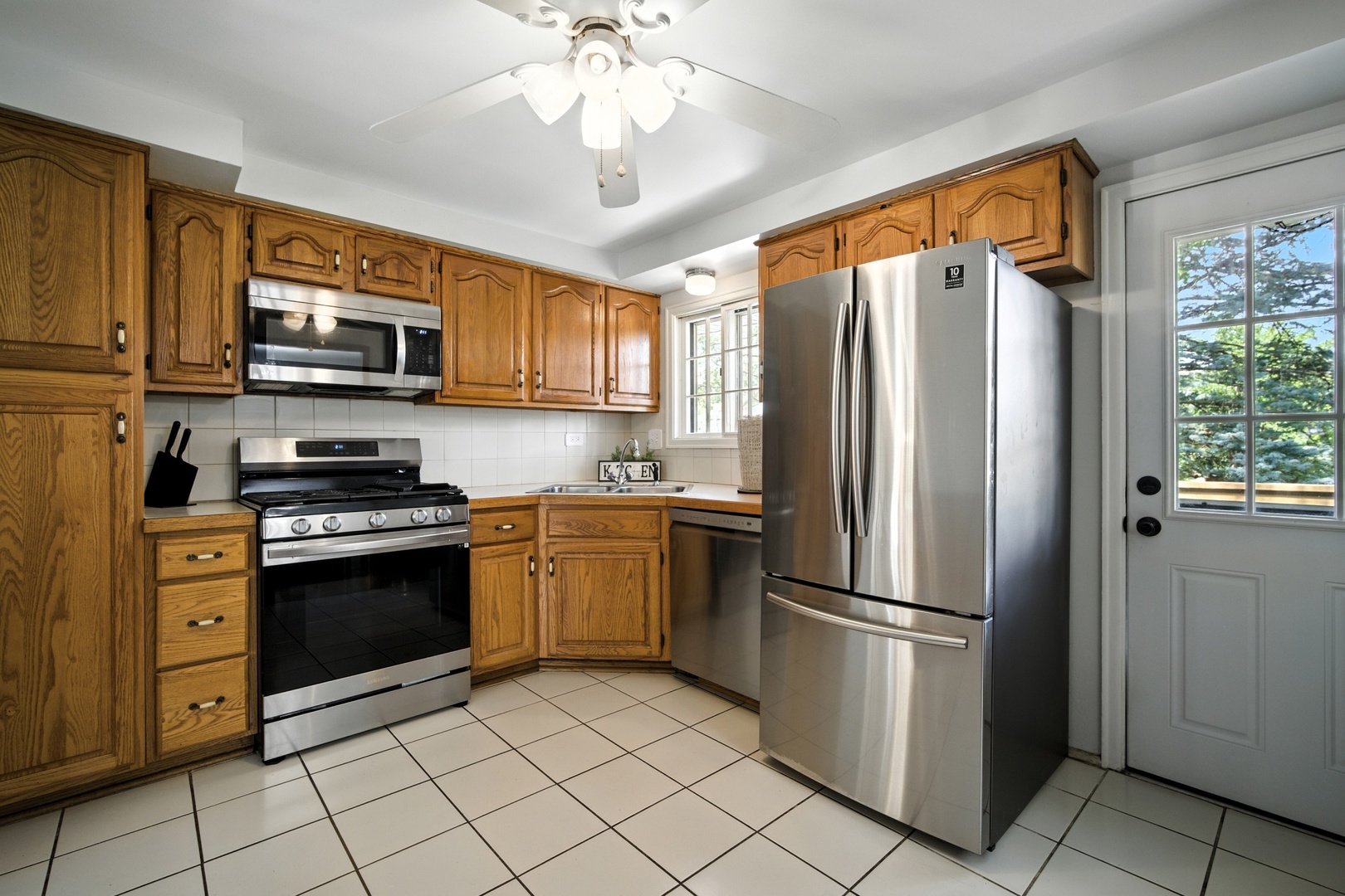 908 Jeffery Court, Schaumburg, IL 60193