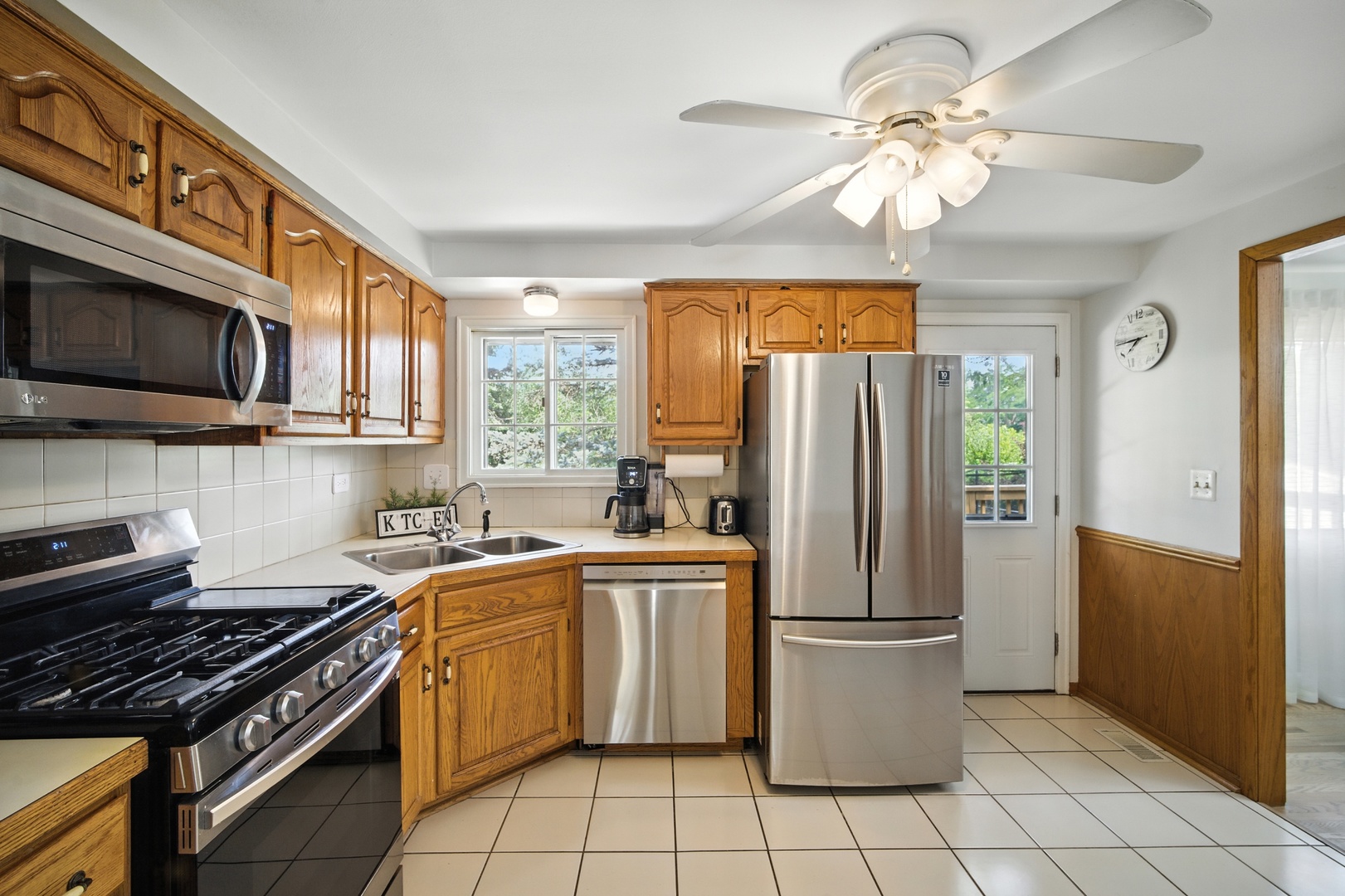 908 Jeffery Court, Schaumburg, IL 60193