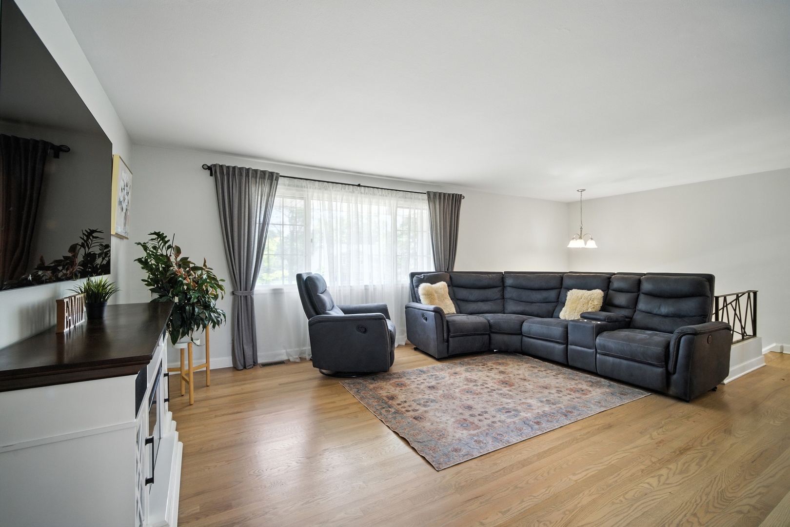 908 Jeffery Court, Schaumburg, IL 60193