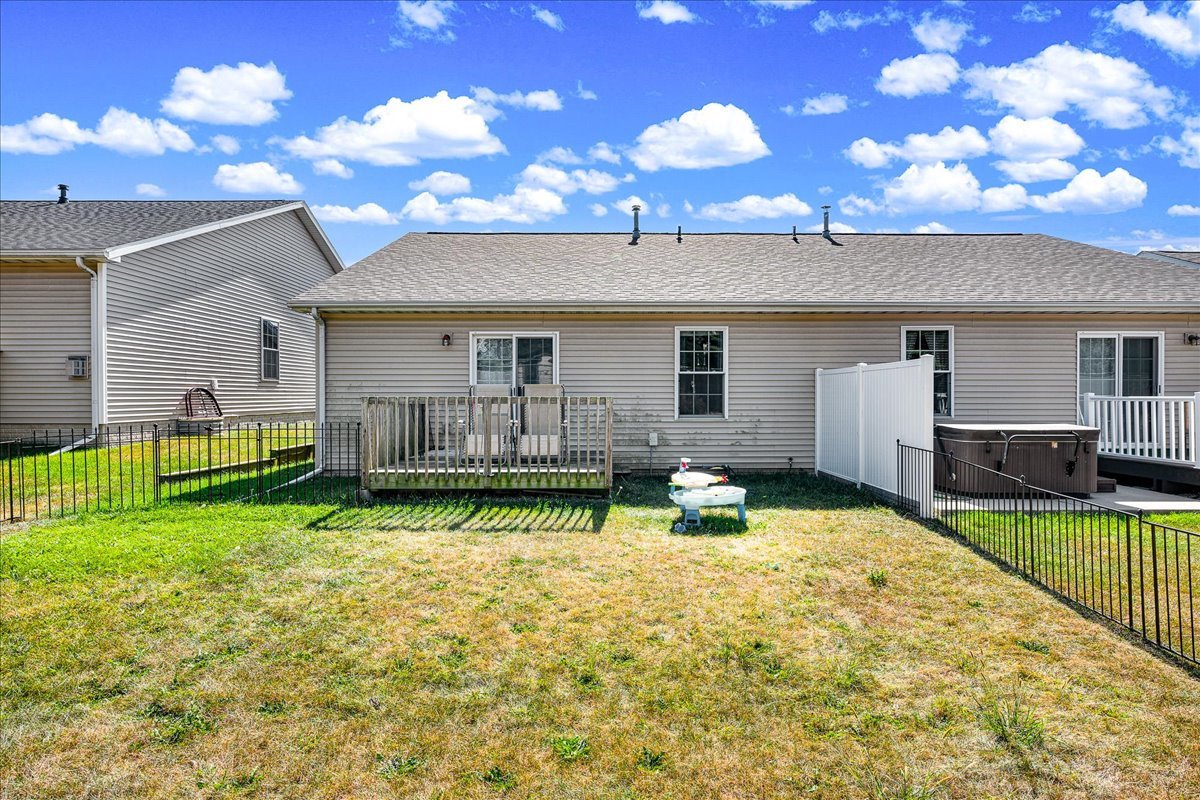 1017 Wartburg Drive, Bloomington, IL 61704