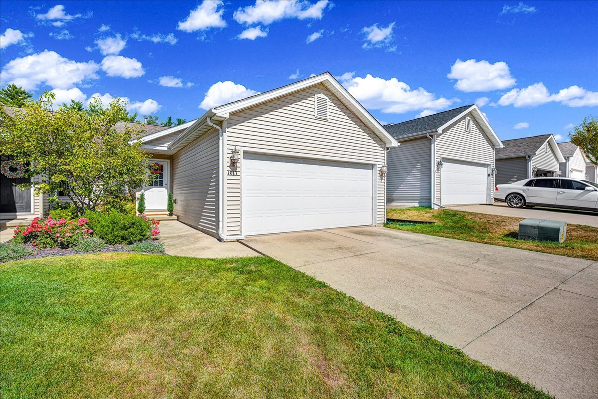 1017 Wartburg Drive, Bloomington, IL 61704